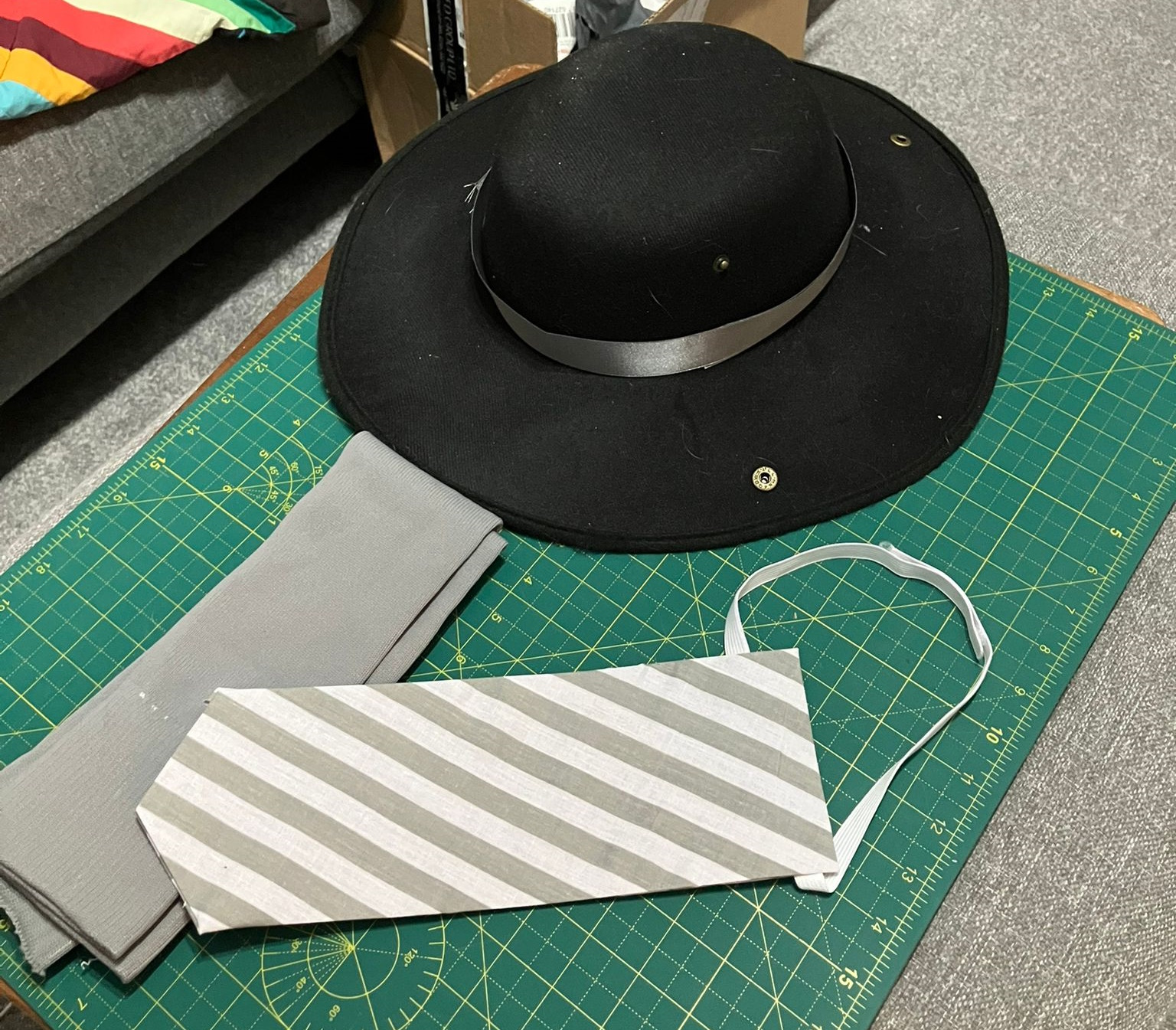 Hat / Tie